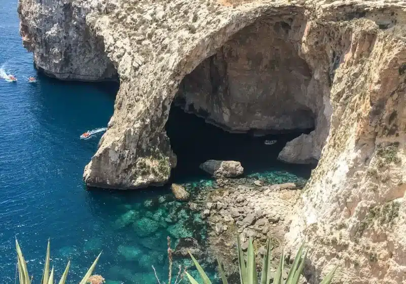 Malta blue window