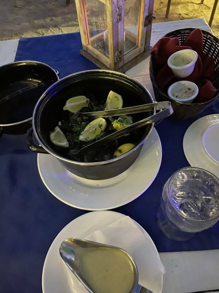 Aruba restaurant in water flying fishbone mussels and beer