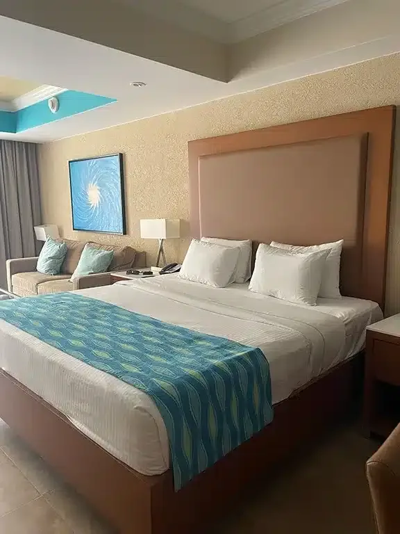 Hotel Bed of Divi Phoenix Resort in Aruba
