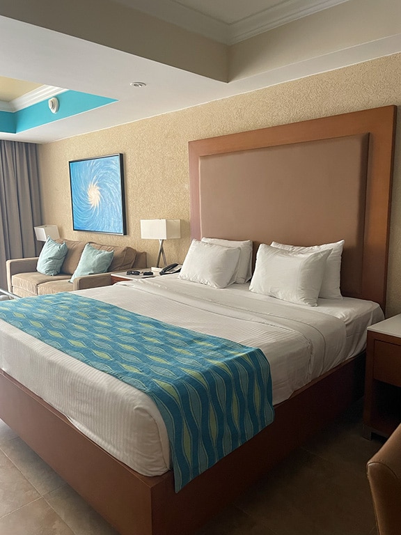 Hotel Bed of Divi Phoenix Resort in Aruba