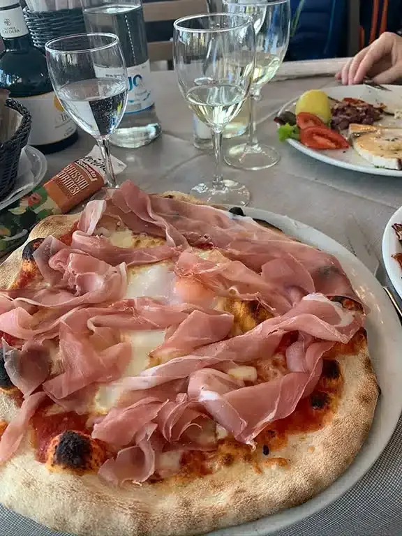 Authentic Italian pizza prosciutto