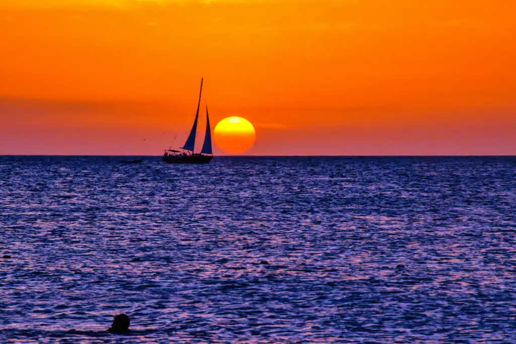 sunset catamaran sail in Aruba