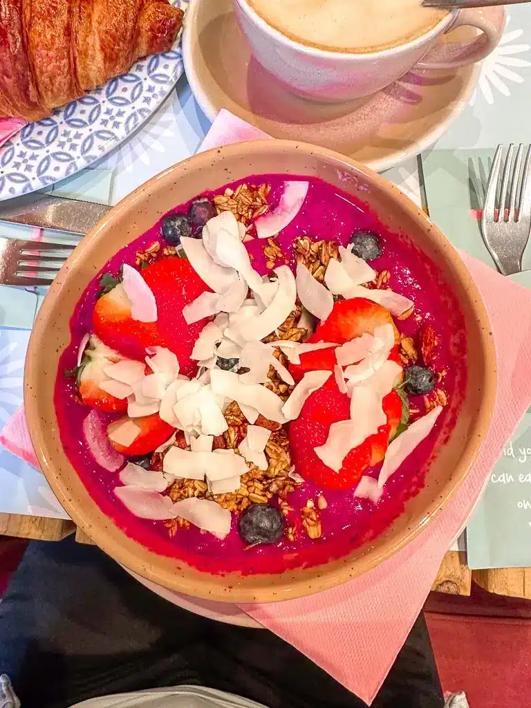 delicious food bowl with pink dragonfruit in amsterdam