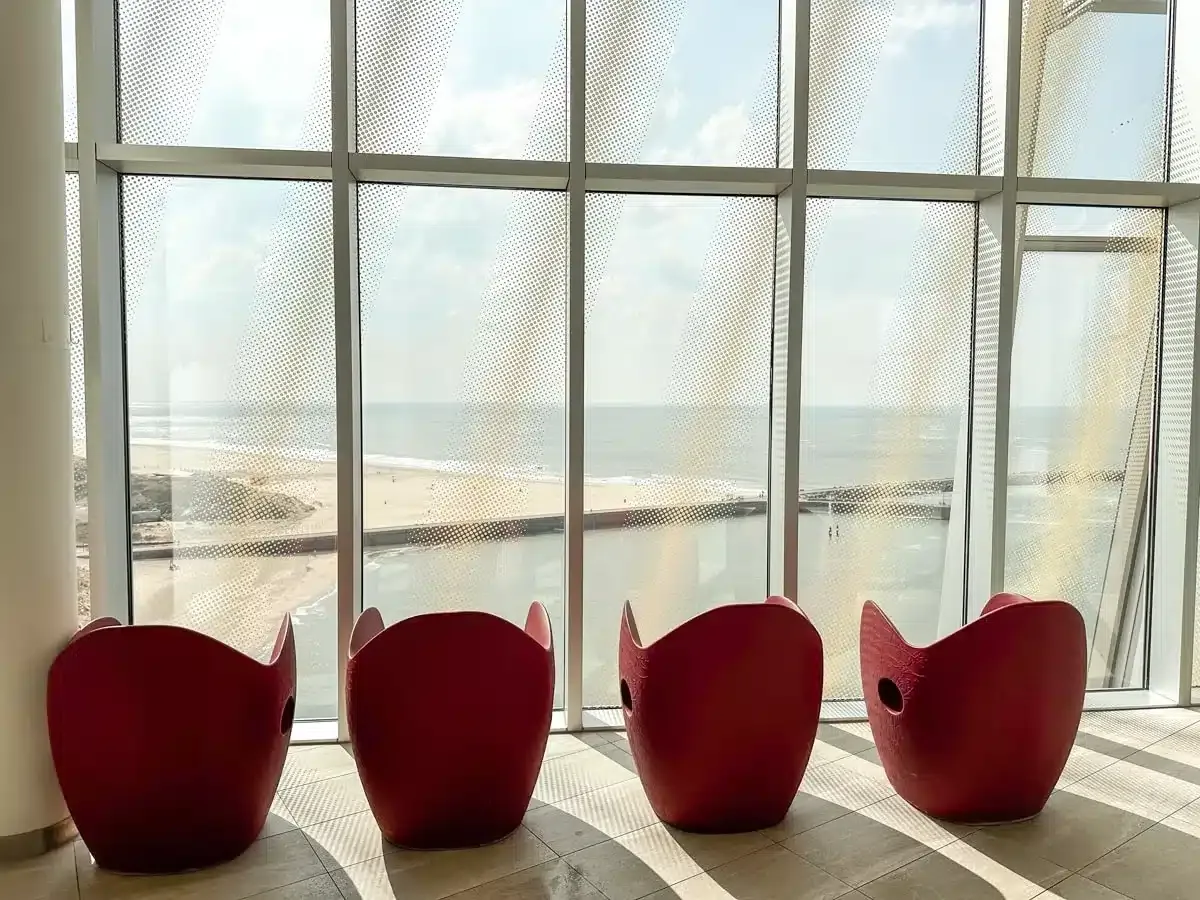  spa at inntel hotels den haag marina beach in the 13th floor overlooking the ocean red chairs 
