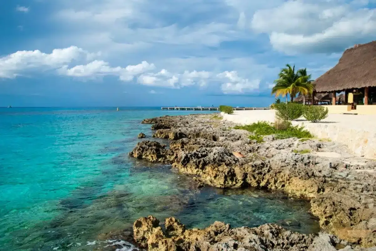 picture of the beach in cozumel with rocky coast