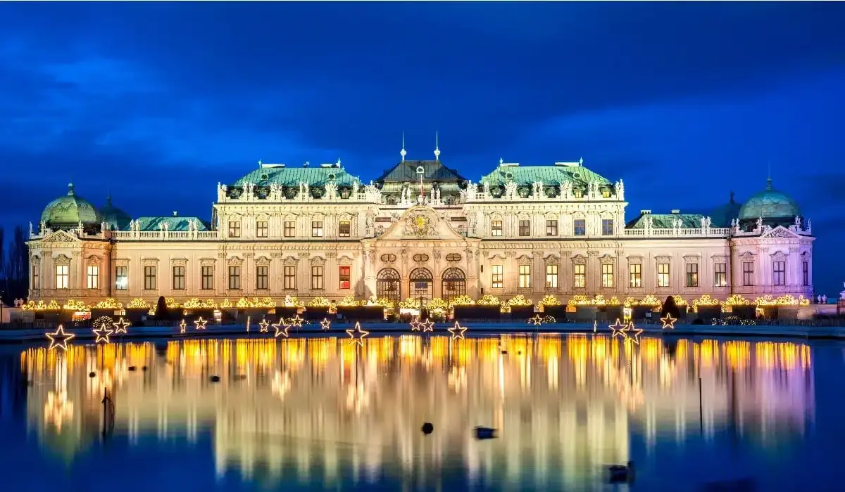 picture of the belvedere castle in vienna with the christmas market in front of it 