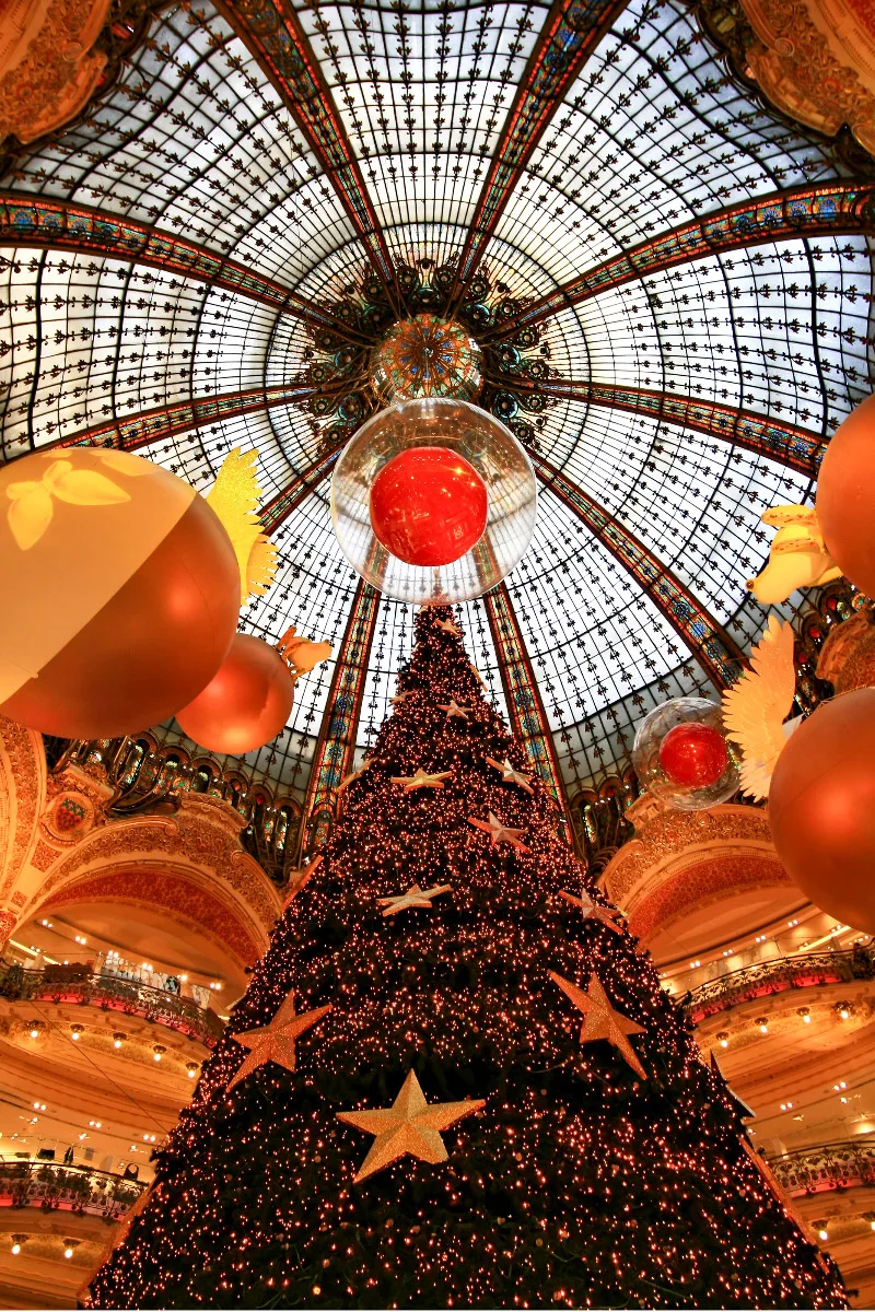 stunning huge christmas tree at the galeries lafayette