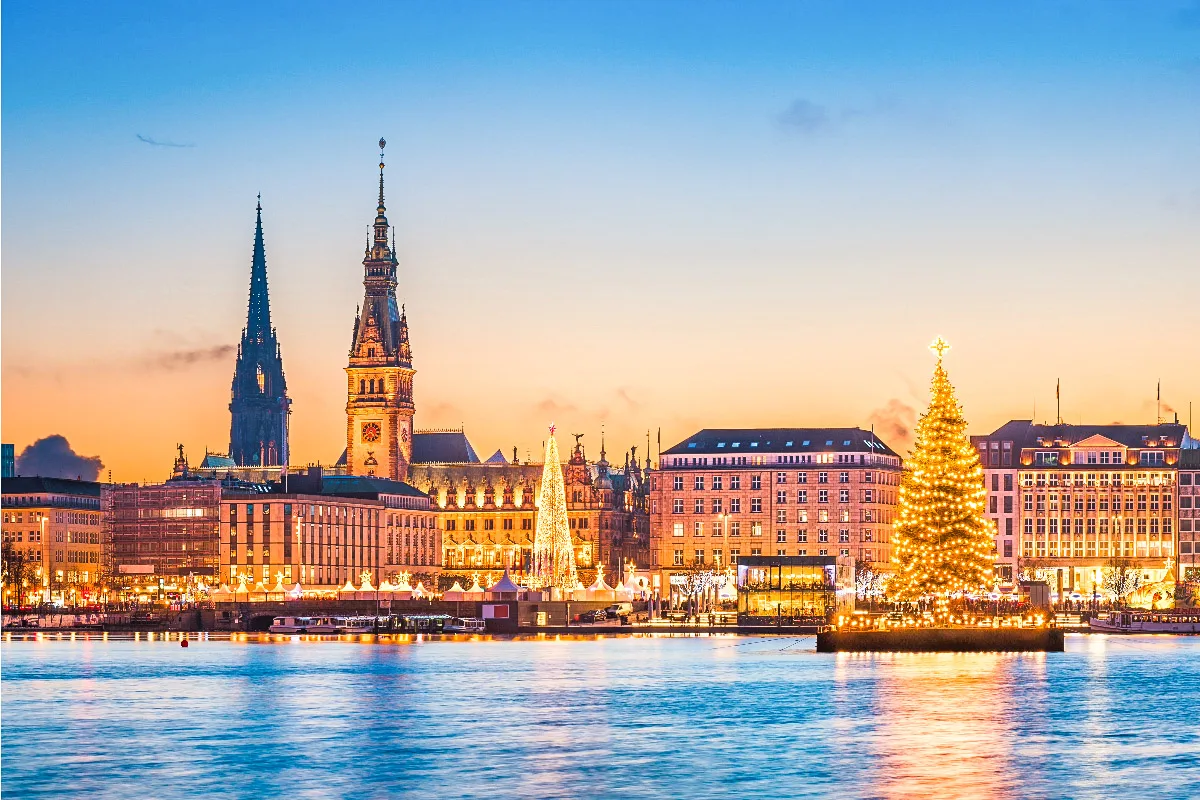 picture of the alster alke in hamburg with a christmas tree in front 