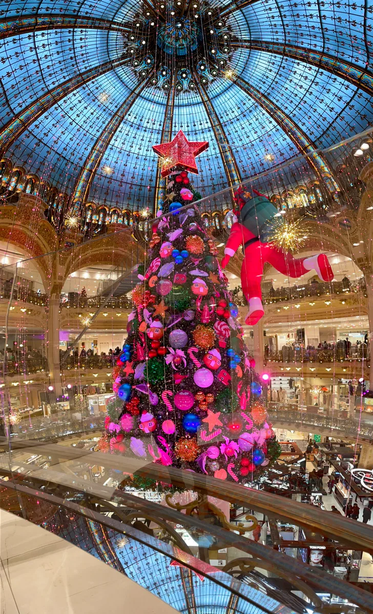 stunning huge christmas tree at the galeries lafayette