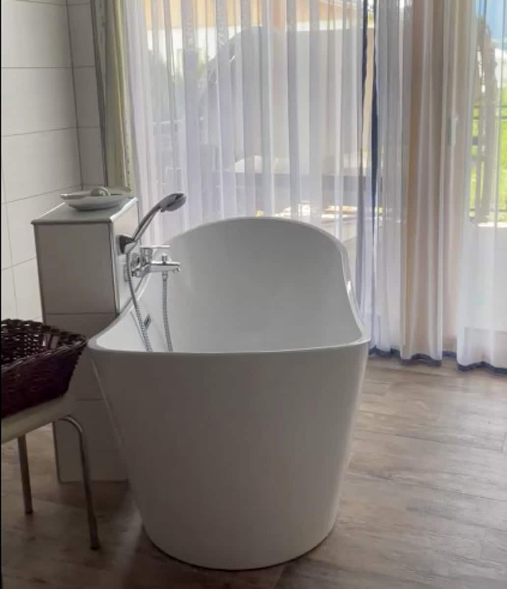 free standing tub of the hotel restaurant perschler in zeltweg 