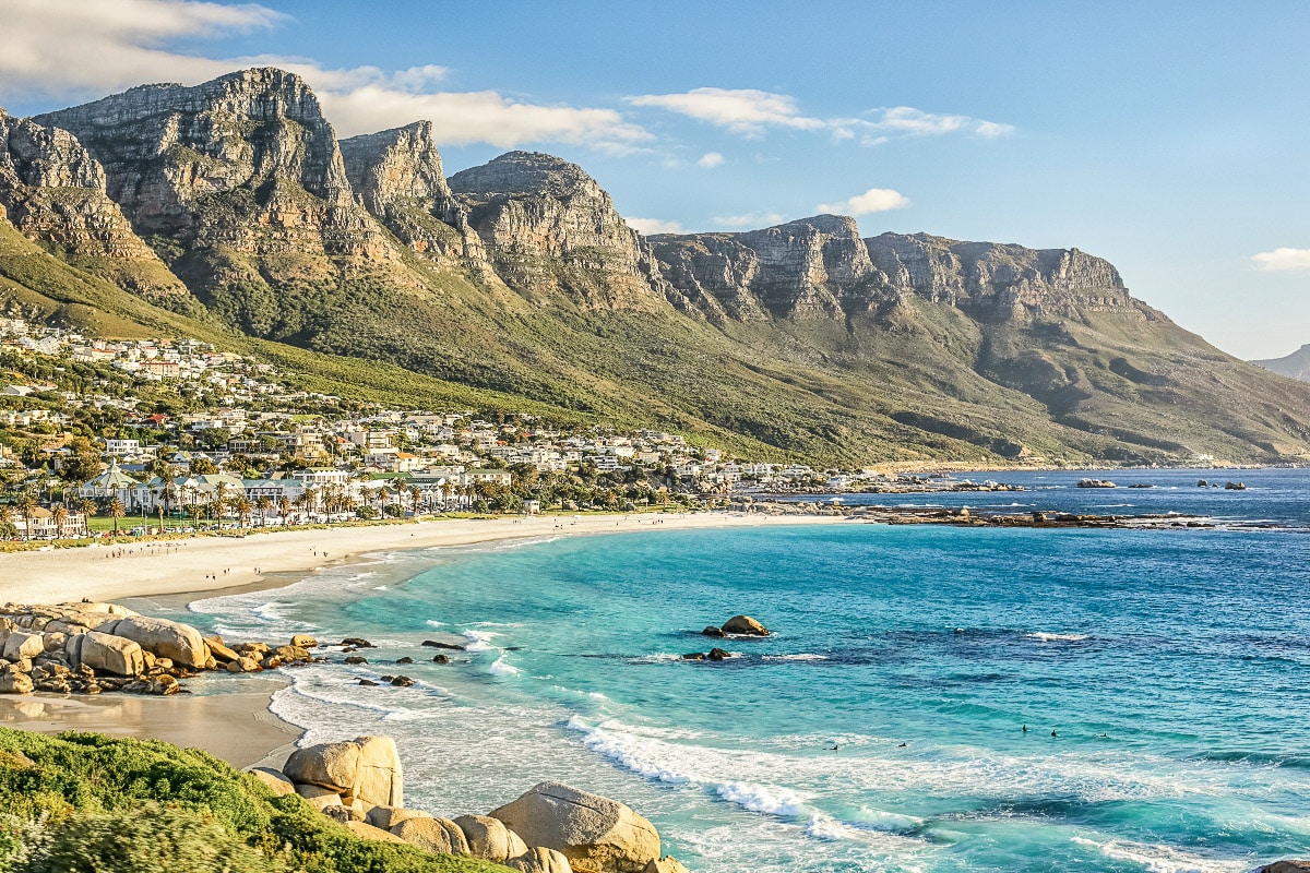 stunning view of cape town beach with mountains in the background beginning of 7 day in cape town itinerary