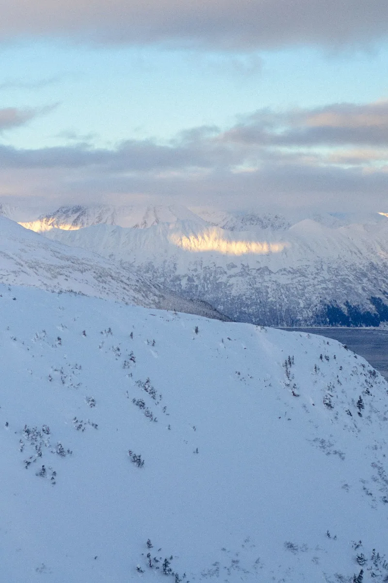 beautiful snowy mountains in girdwood in alaska last stop on the alaska 7 day itinerary in winter