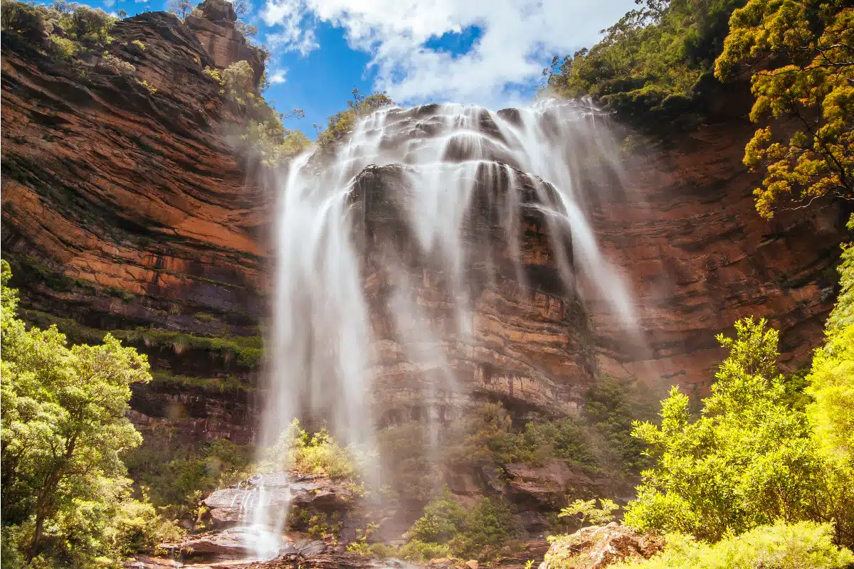 beautiful waterfalls in the blue mountain national park in sydney