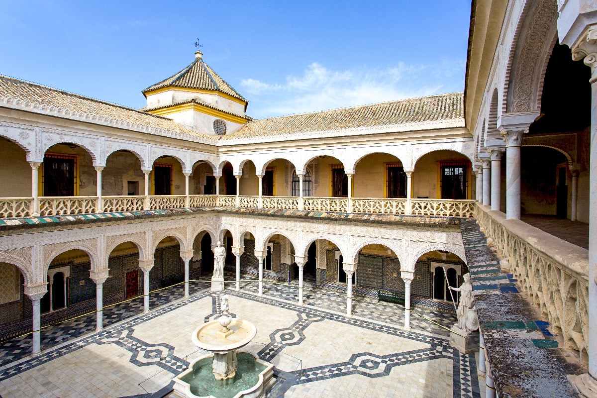 casa de pilator inner garden and courtyard in seville 