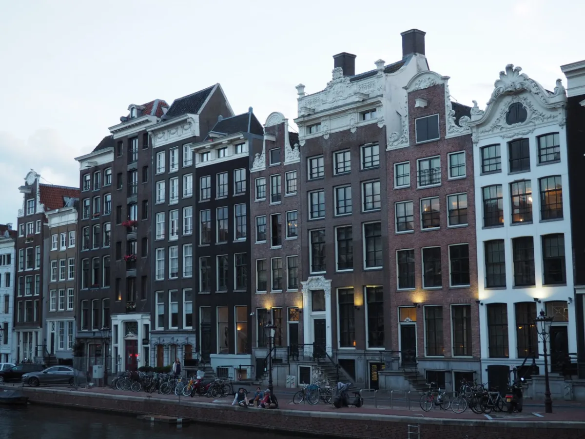 stunning amsterdam damrak houses