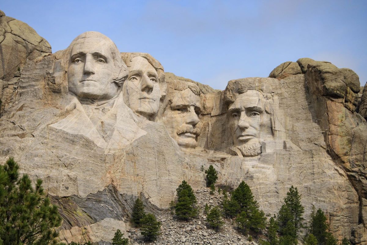 famous mount rushmore monument with presidents heads carved into them
