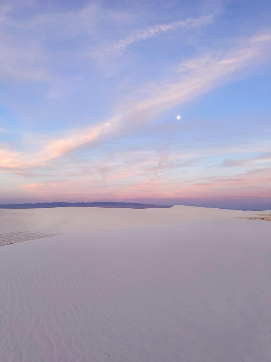 beautiful sunset picture with a pink sky over the white sands national park