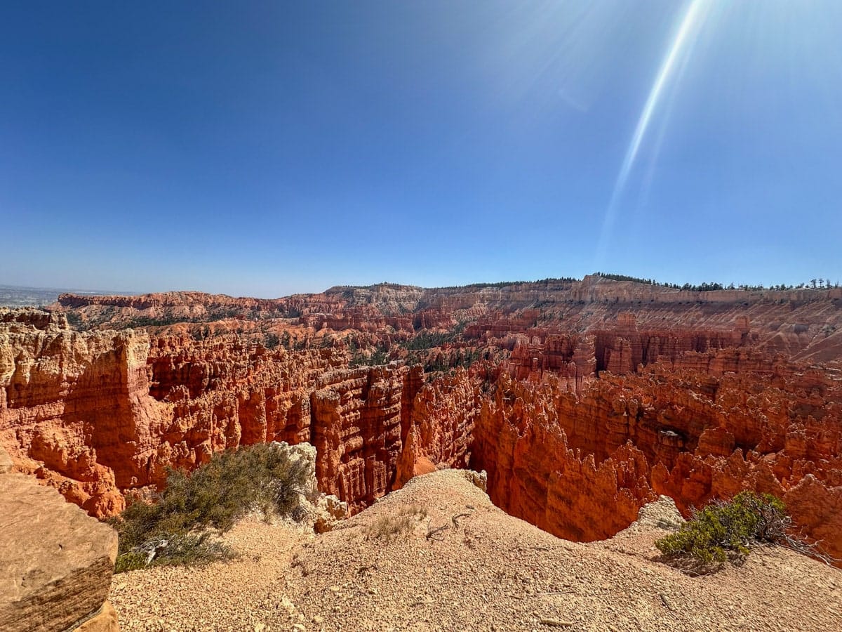 a beautiful picture of the bryce amphitheater on a sunny day with clear blue skies